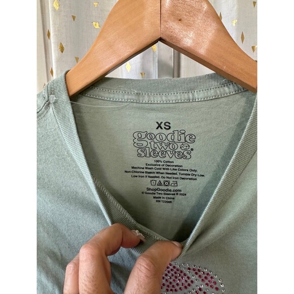 Goodie Two Sleeves NWOT 100% Cotton Rhinestones Cowboy Hat Boots Baby Tshirt XS - Picture 4 of 4